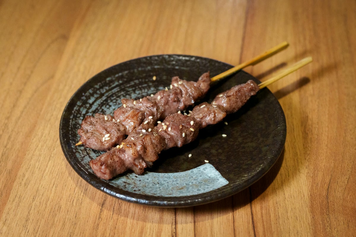 【炭舊食代】板橋平價居酒屋推薦，串燒45元起，大啖職人手作特色料理，必喝台灣道地梅酒與精釀啤酒！