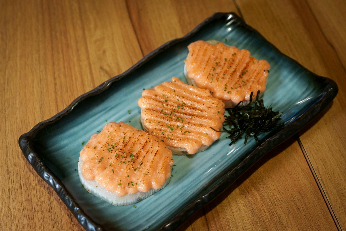 【炭舊食代】板橋平價居酒屋推薦，串燒45元起，大啖職人手作特色料理，必喝台灣道地梅酒與精釀啤酒！