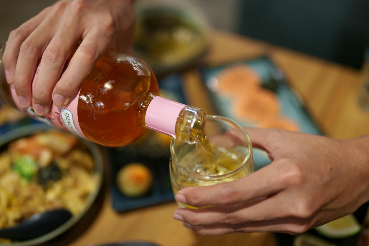 【炭舊食代】板橋平價居酒屋推薦，串燒45元起，大啖職人手作特色料理，必喝台灣道地梅酒與精釀啤酒！