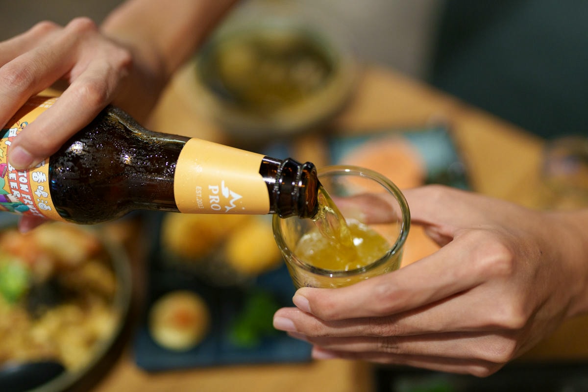 【炭舊食代】板橋平價居酒屋推薦，串燒45元起，大啖職人手作特色料理，必喝台灣道地梅酒與精釀啤酒！