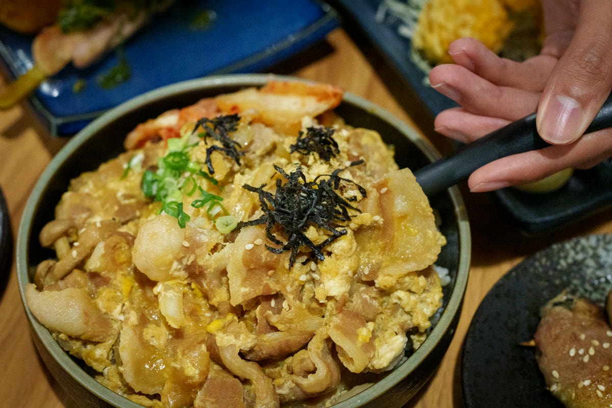 【炭舊食代】板橋平價居酒屋推薦，串燒45元起，大啖職人手作特色料理，必喝台灣道地梅酒與精釀啤酒！
