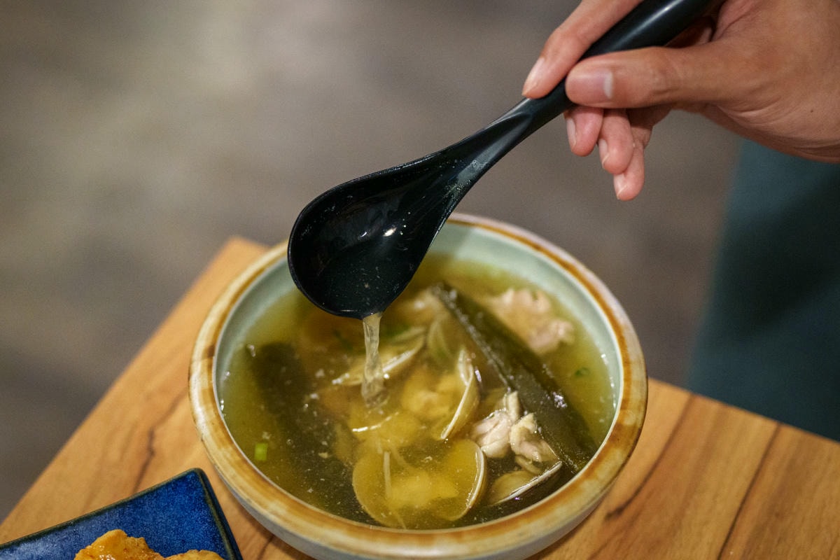 【炭舊食代】板橋平價居酒屋推薦，串燒45元起，大啖職人手作特色料理，必喝台灣道地梅酒與精釀啤酒！