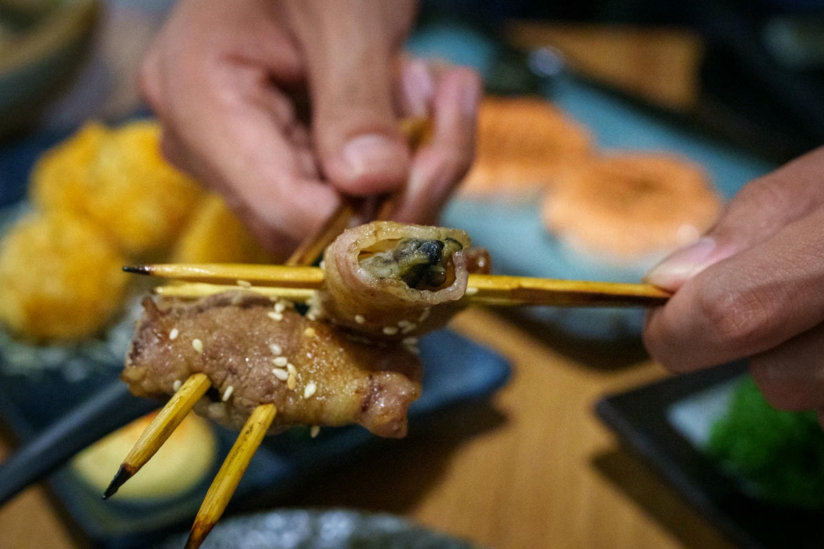 【炭舊食代】板橋平價居酒屋推薦，串燒45元起，大啖職人手作特色料理，必喝台灣道地梅酒與精釀啤酒！