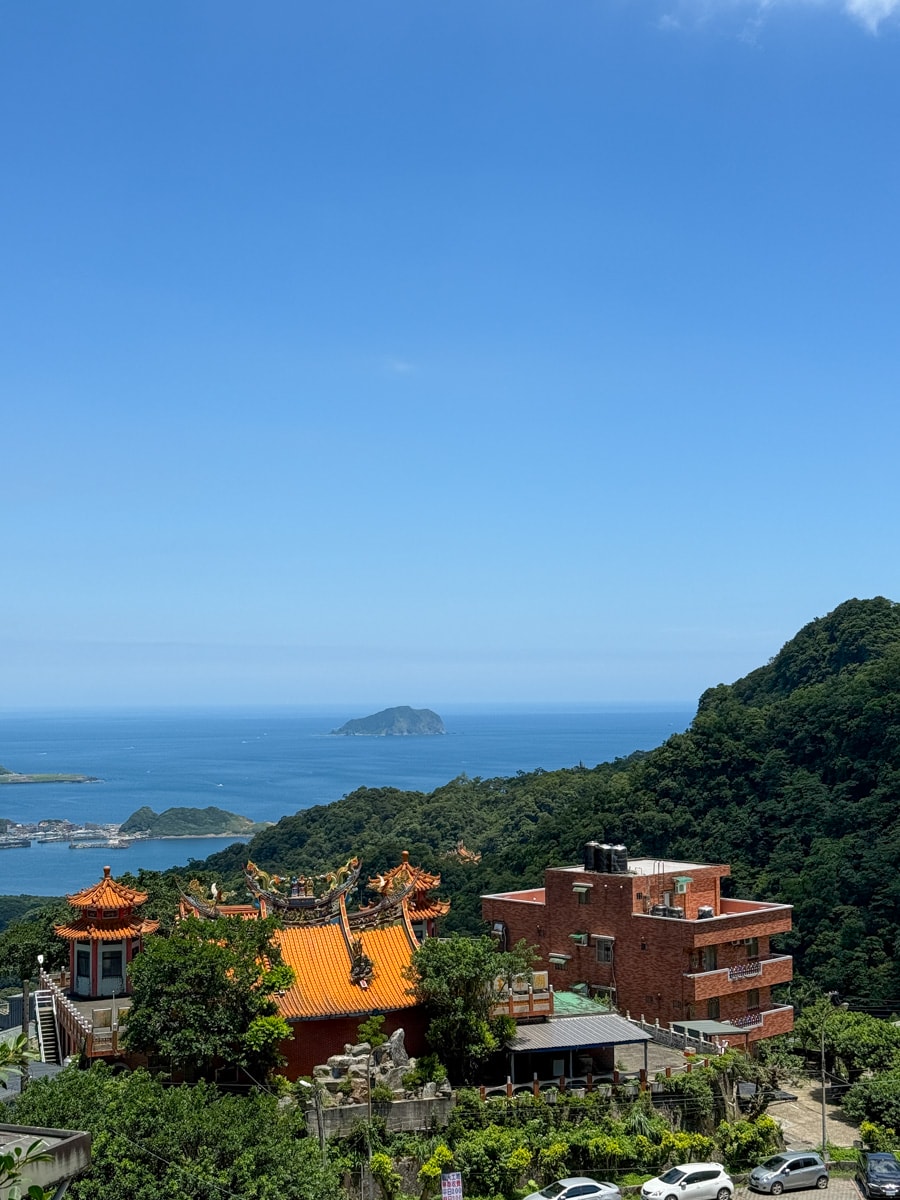 【六坑斜坡索道】金瓜石秘境景點推薦,獨享山海美景的廢墟拍照打卡點,免爬山的六坑景觀臺微笑曲線! - 第17張圖 【六坑斜坡索道】金瓜石秘境景點推薦,獨享山海美景的廢墟拍照打卡點,免爬山的六坑景觀臺微笑曲線!