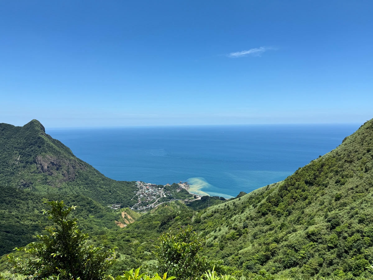 【六坑斜坡索道】金瓜石秘境景點推薦,獨享山海美景的廢墟拍照打卡點,免爬山的六坑景觀臺微笑曲線! - 第13張圖 【六坑斜坡索道】金瓜石秘境景點推薦,獨享山海美景的廢墟拍照打卡點,免爬山的六坑景觀臺微笑曲線!
