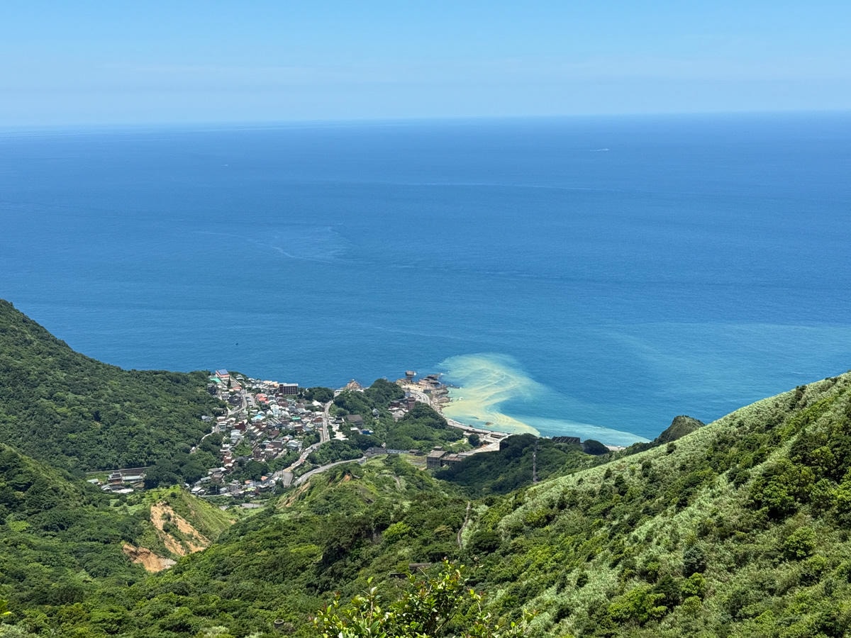 【六坑斜坡索道】金瓜石秘境景點推薦,獨享山海美景的廢墟拍照打卡點,免爬山的六坑景觀臺微笑曲線! - 第14張圖 【六坑斜坡索道】金瓜石秘境景點推薦,獨享山海美景的廢墟拍照打卡點,免爬山的六坑景觀臺微笑曲線!