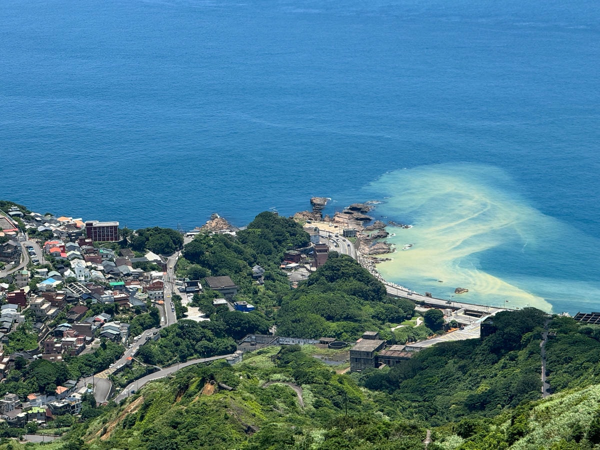 【六坑斜坡索道】金瓜石秘境景點推薦,獨享山海美景的廢墟拍照打卡點,免爬山的六坑景觀臺微笑曲線! - 第15張圖 【六坑斜坡索道】金瓜石秘境景點推薦,獨享山海美景的廢墟拍照打卡點,免爬山的六坑景觀臺微笑曲線!