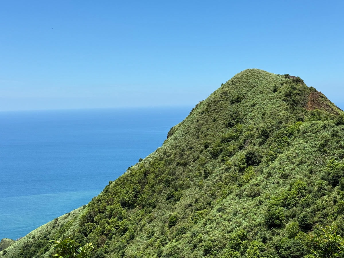 【六坑斜坡索道】金瓜石秘境景點推薦,獨享山海美景的廢墟拍照打卡點,免爬山的六坑景觀臺微笑曲線! - 第16張圖 【六坑斜坡索道】金瓜石秘境景點推薦,獨享山海美景的廢墟拍照打卡點,免爬山的六坑景觀臺微笑曲線!