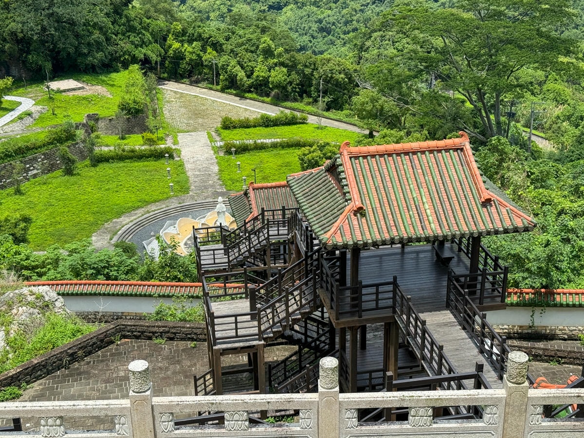 【白河關子嶺火山碧雲寺】台南關子嶺必去景點推薦，4大區巡禮參拜9大神明，台日混合風格建築，遠眺嘉南平原日落美景！