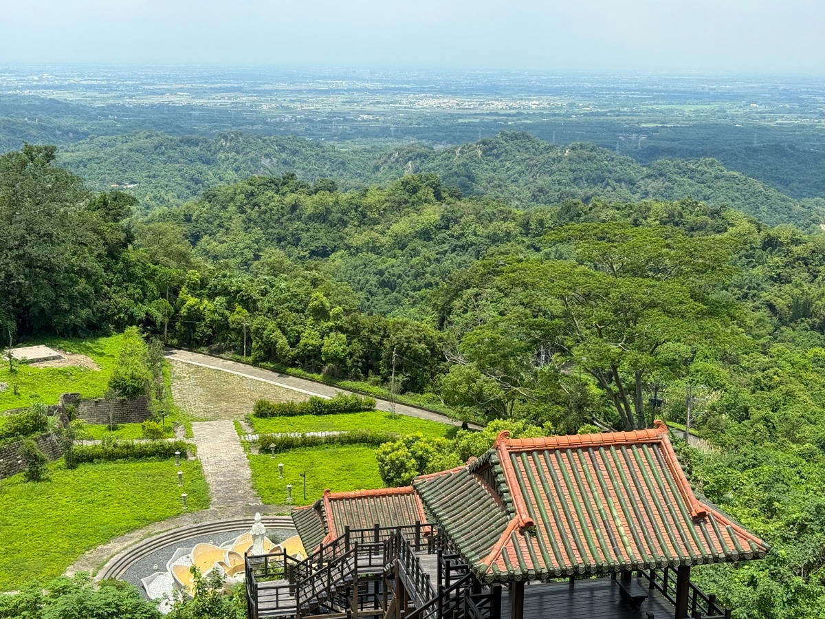 【白河關子嶺火山碧雲寺】台南關子嶺必去景點推薦，4大區巡禮參拜9大神明，台日混合風格建築，遠眺嘉南平原日落美景！