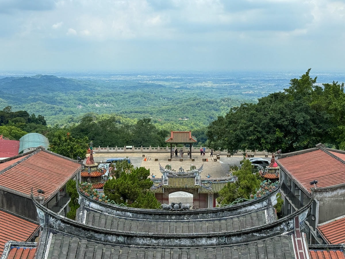 【白河關子嶺火山碧雲寺】台南關子嶺必去景點推薦，4大區巡禮參拜9大神明，台日混合風格建築，遠眺嘉南平原日落美景！