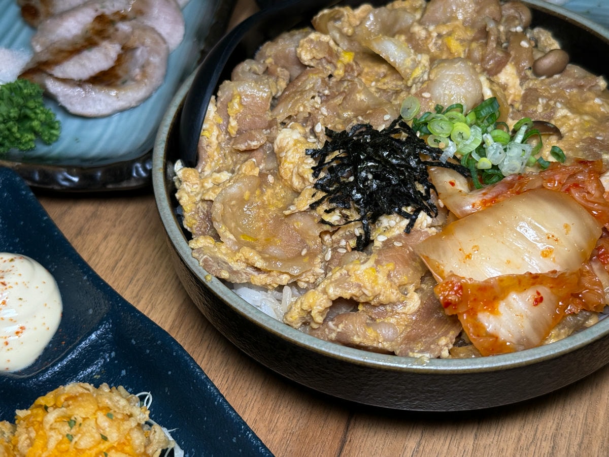【炭舊食代】板橋平價居酒屋推薦，串燒45元起，大啖職人手作特色料理，必喝台灣道地梅酒與精釀啤酒！