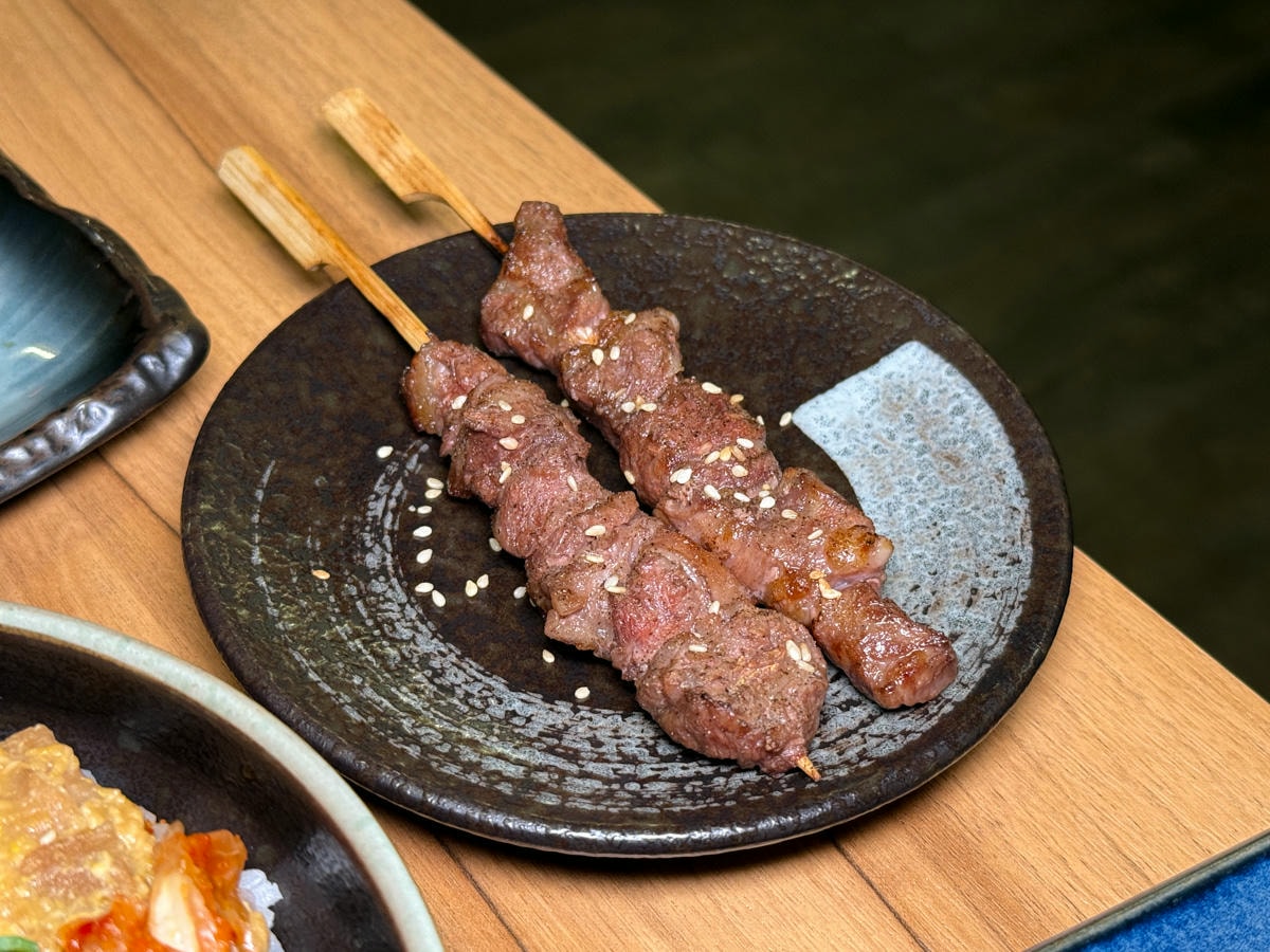 【炭舊食代】板橋平價居酒屋推薦，串燒45元起，大啖職人手作特色料理，必喝台灣道地梅酒與精釀啤酒！