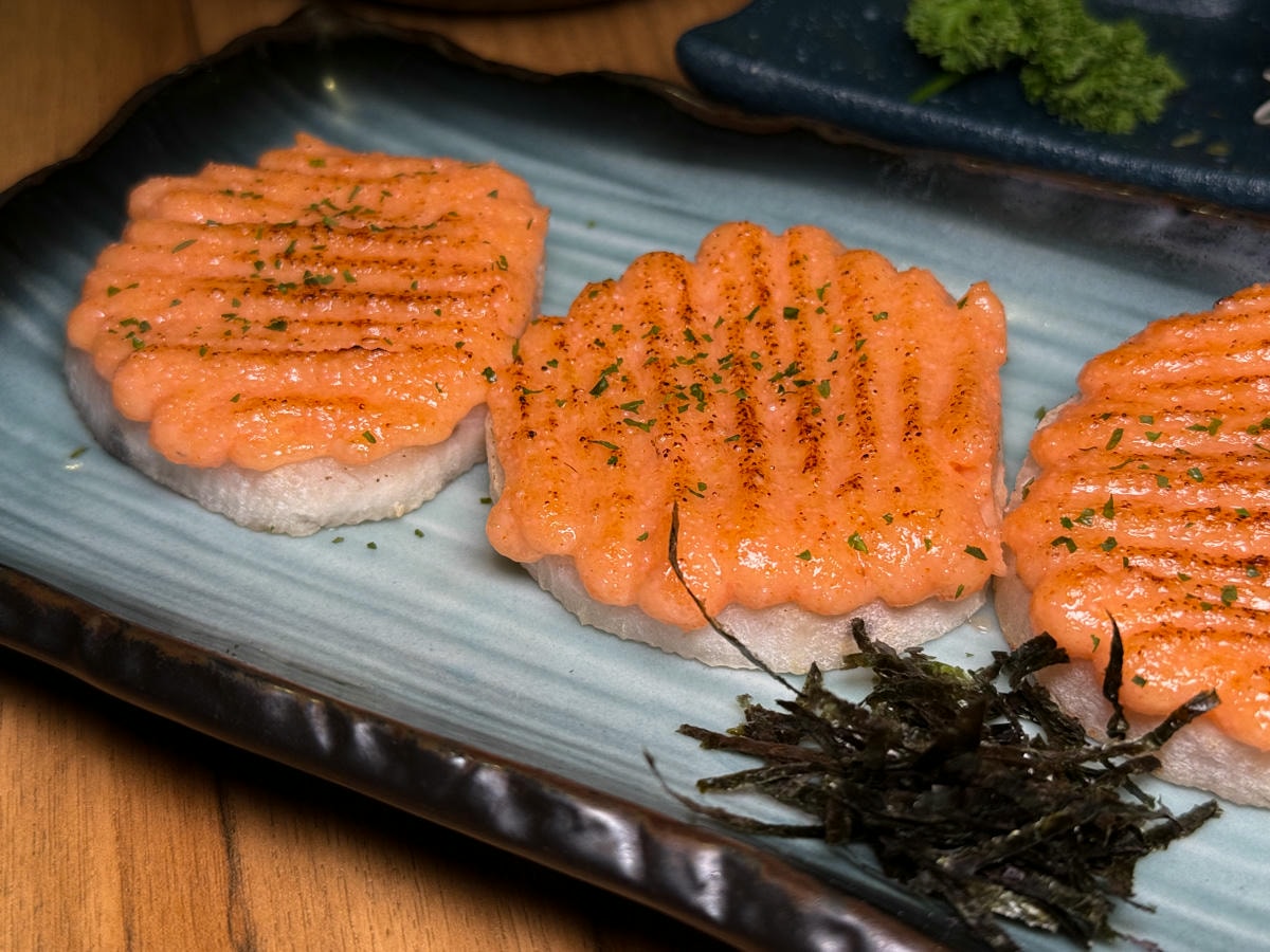 【炭舊食代】板橋平價居酒屋推薦，串燒45元起，大啖職人手作特色料理，必喝台灣道地梅酒與精釀啤酒！