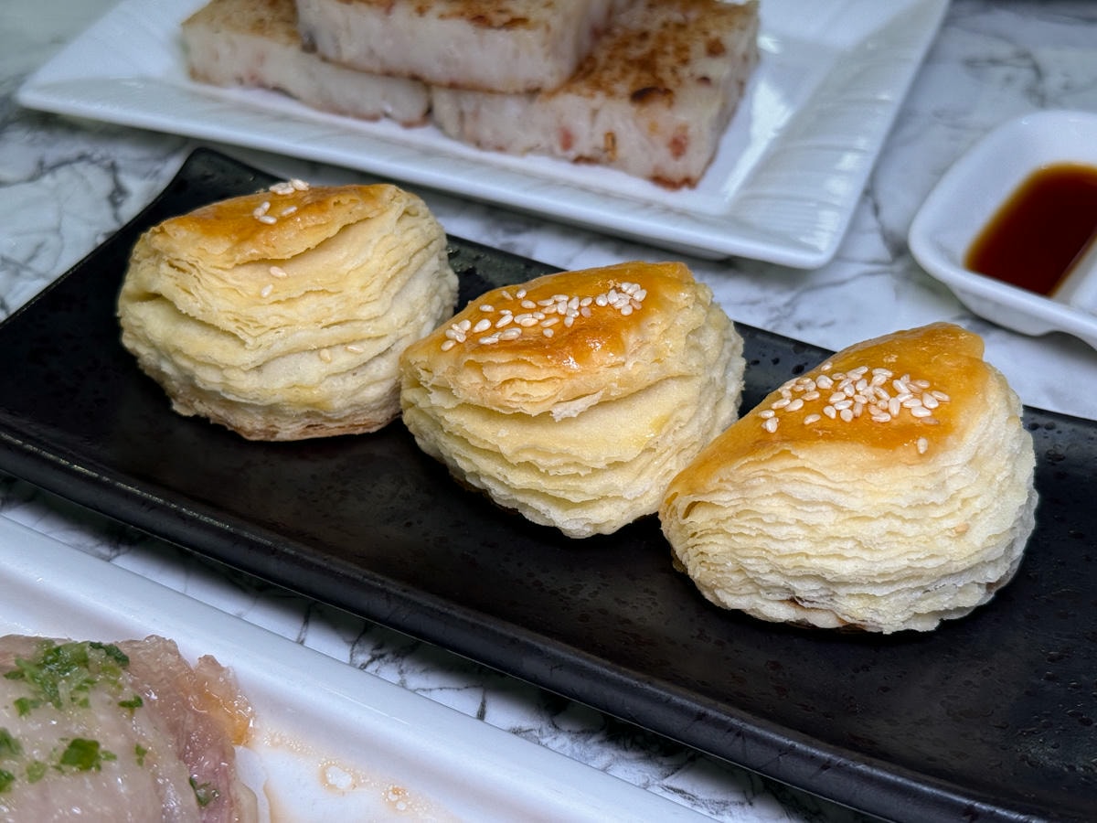 【荷李活茶街】台北忠孝復興港式茶餐廳美食推薦，大啖8大系列特色港點不踩雷，超高CP值精緻多人套餐！