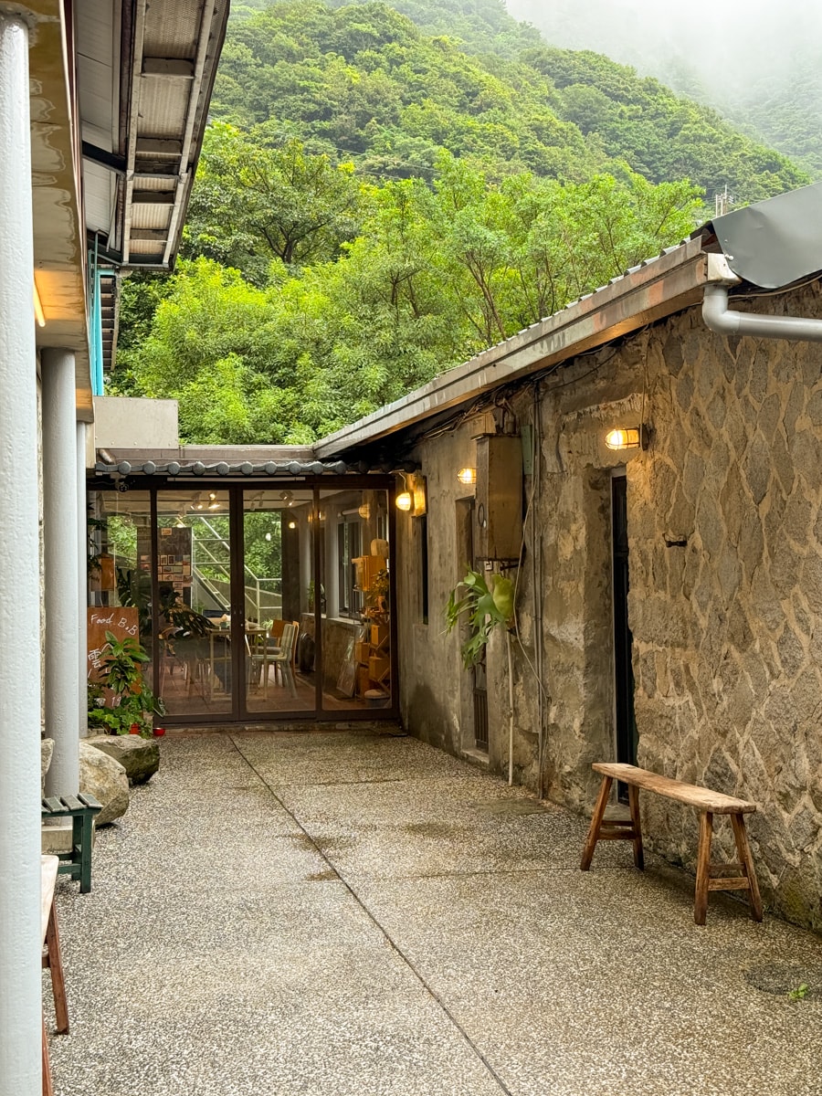 【雲山水小築-隱巷】金瓜石質感民宿推薦，3戶特色獨立小屋，享大自然幽靜住宿慢活輕旅行，大啖山城獨家暖心早餐！