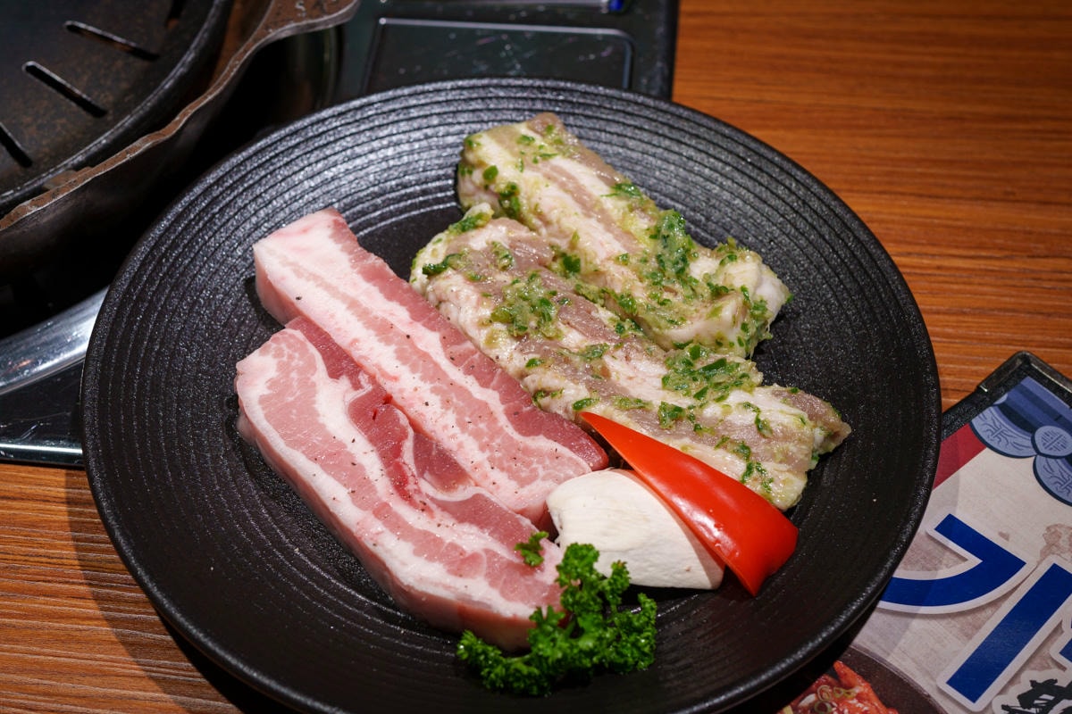 【ABV 韓式餐酒館】板橋車站附近美食餐廳推薦，大啖正宗韓式烤肉、經典韓國料理，內用小菜無限續！