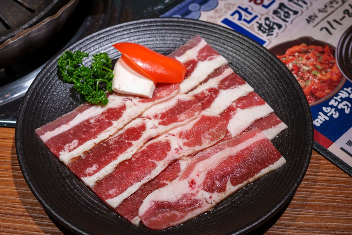 【ABV 韓式餐酒館】板橋車站附近美食餐廳推薦，大啖正宗韓式烤肉、經典韓國料理，內用小菜無限續！
