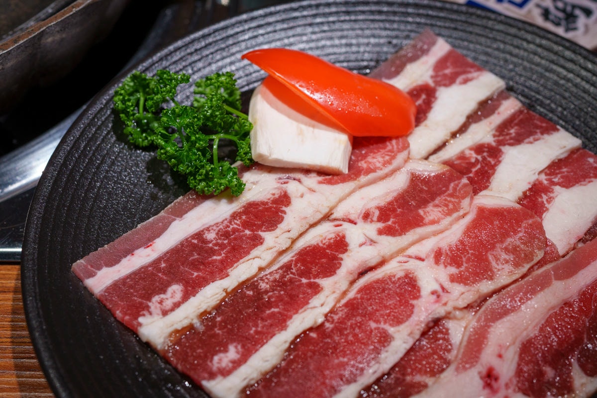 【ABV 韓式餐酒館】板橋車站附近美食餐廳推薦，大啖正宗韓式烤肉、經典韓國料理，內用小菜無限續！