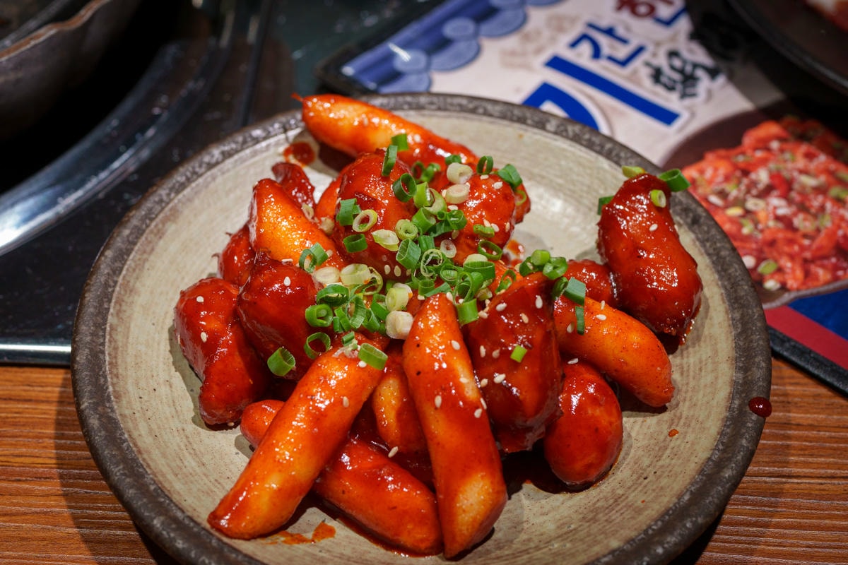 【ABV 韓式餐酒館】板橋車站附近美食餐廳推薦，大啖正宗韓式烤肉、經典韓國料理，內用小菜無限續！
