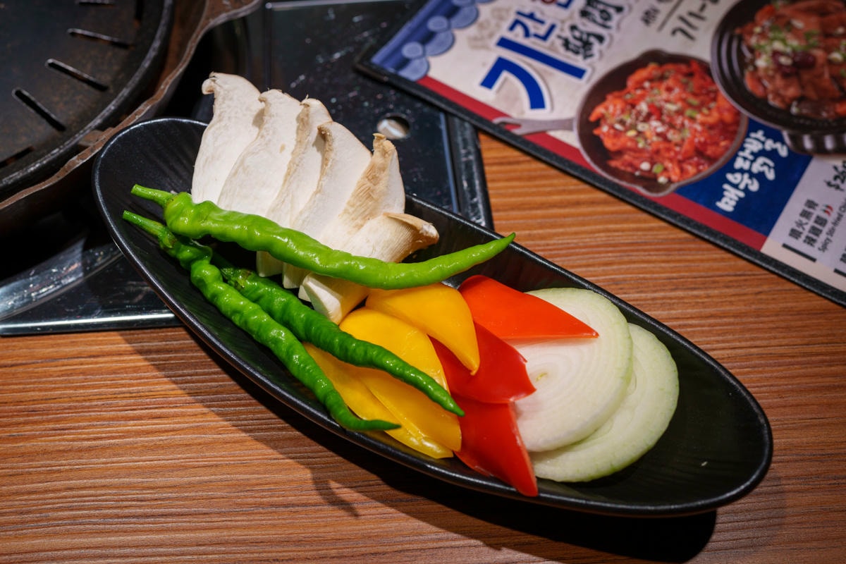 【ABV 韓式餐酒館】板橋車站附近美食餐廳推薦，大啖正宗韓式烤肉、經典韓國料理，內用小菜無限續！