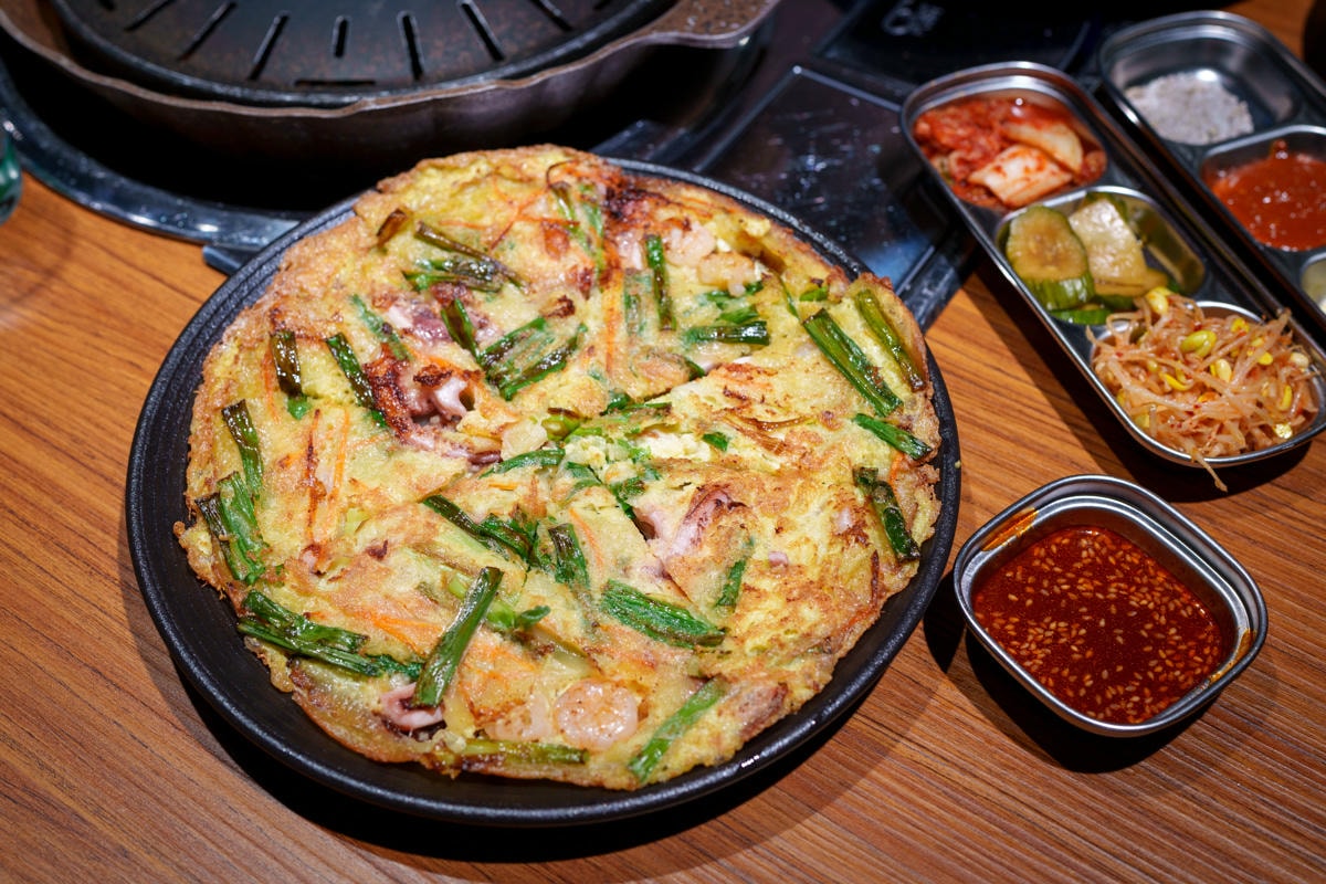 【ABV 韓式餐酒館】板橋車站附近美食餐廳推薦，大啖正宗韓式烤肉、經典韓國料理，內用小菜無限續！