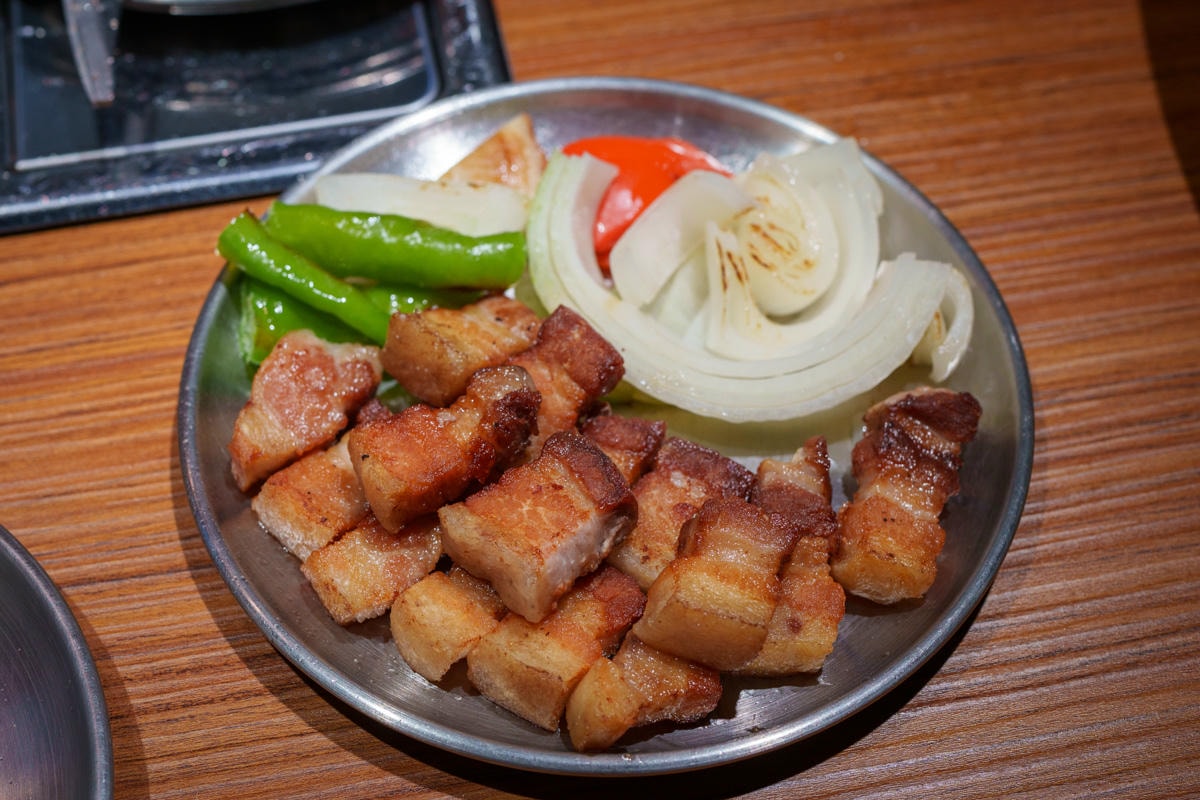【ABV 韓式餐酒館】板橋車站附近美食餐廳推薦，大啖正宗韓式烤肉、經典韓國料理，內用小菜無限續！