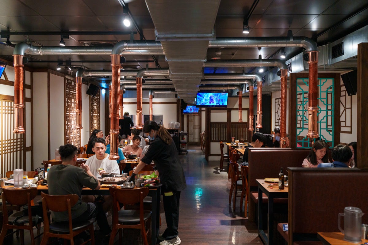 【ABV 韓式餐酒館】板橋車站附近美食餐廳推薦，大啖正宗韓式烤肉、經典韓國料理，內用小菜無限續！