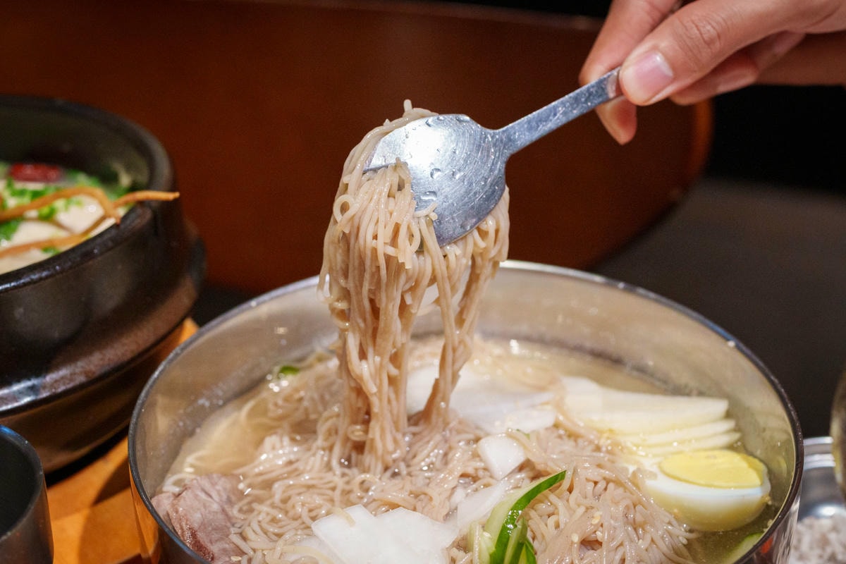 【ABV 韓式餐酒館】板橋車站附近美食餐廳推薦，大啖正宗韓式烤肉、經典韓國料理，內用小菜無限續！
