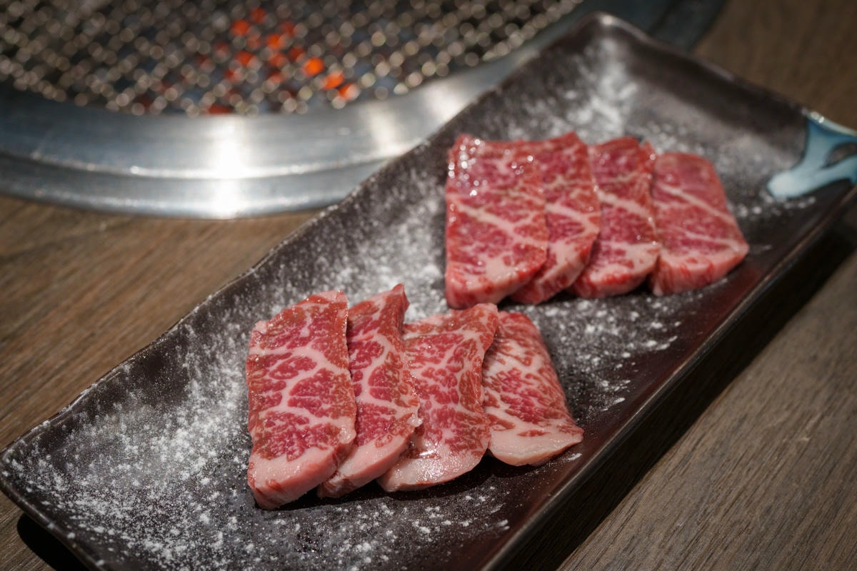 【路易奇電力公司 景安電廠】中和景安燒肉餐廳美食推薦，1570元起大啖精緻套餐，必吃頂級A5手切和牛！