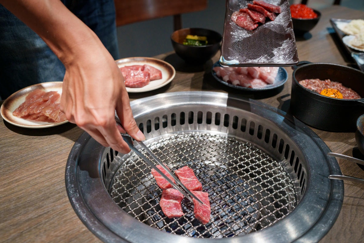 【路易奇電力公司 景安電廠】中和景安燒肉餐廳美食推薦，1570元起大啖精緻套餐，必吃頂級A5手切和牛！