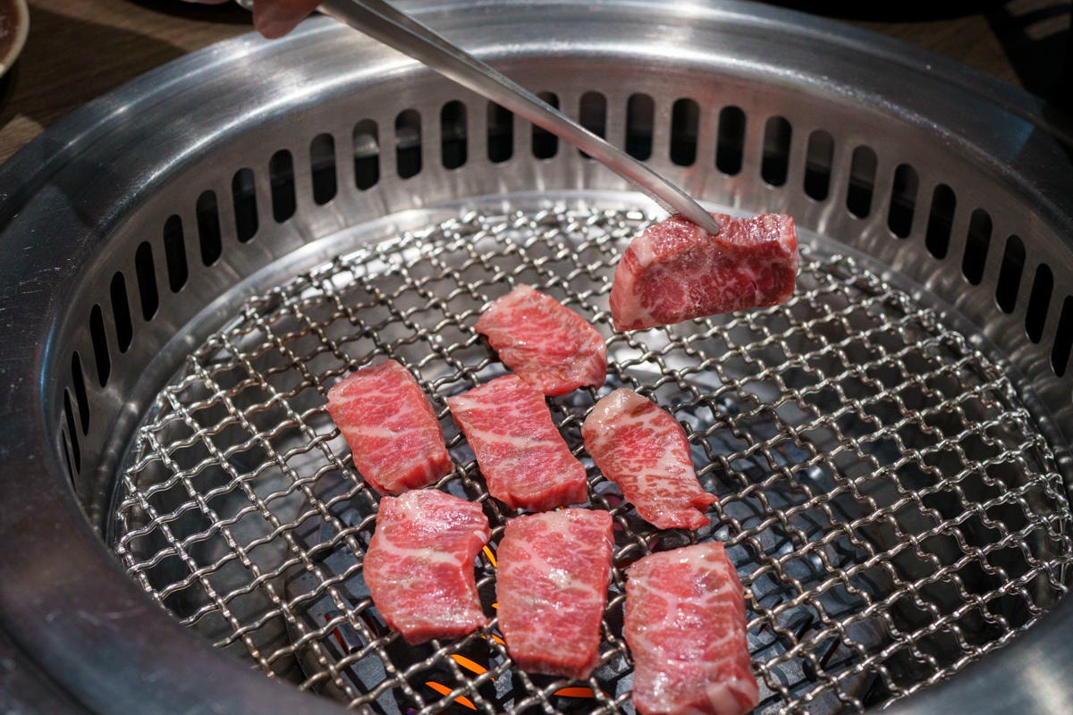 【路易奇電力公司 景安電廠】中和景安燒肉餐廳美食推薦，1570元起大啖精緻套餐，必吃頂級A5手切和牛！
