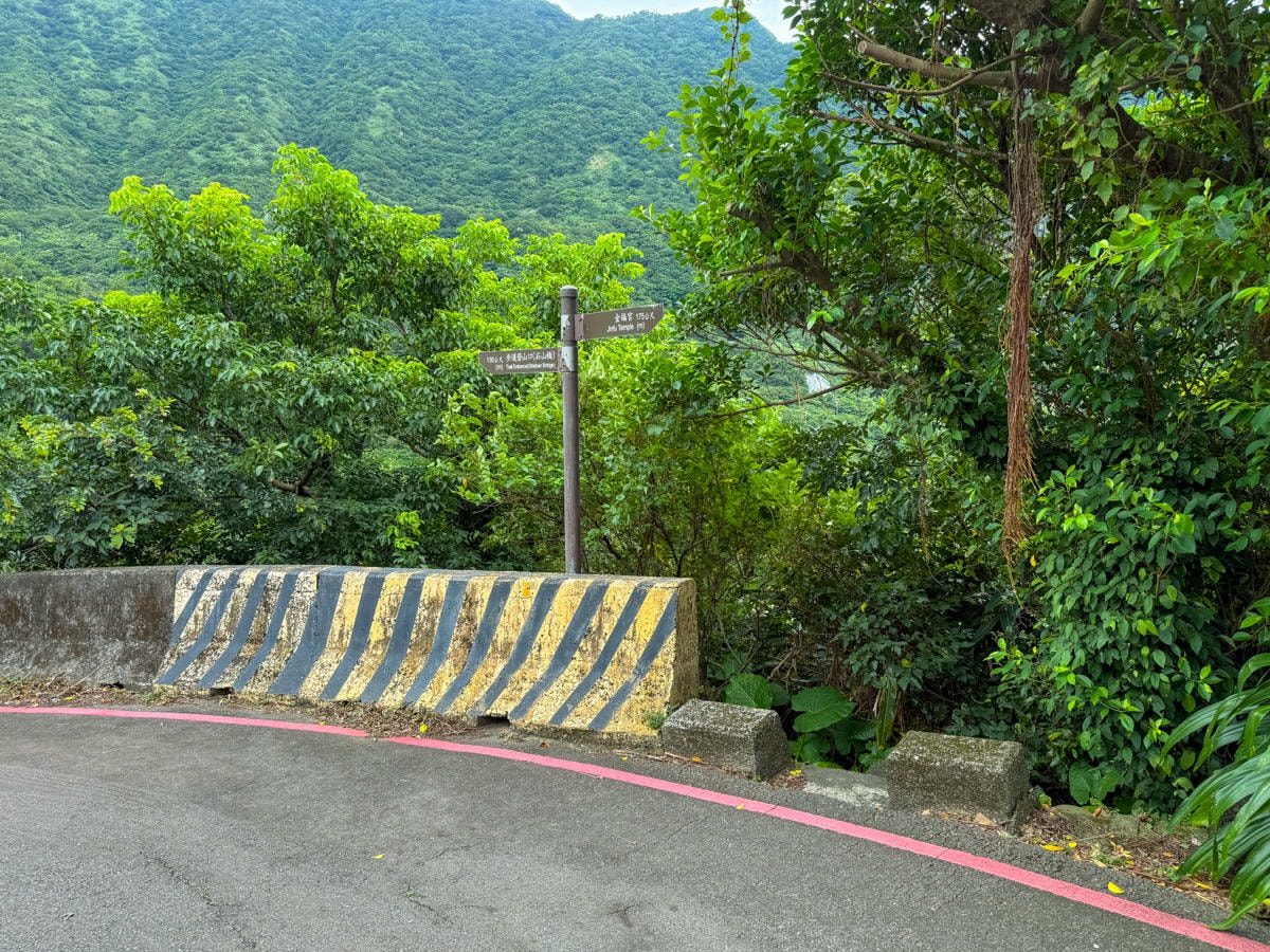 【一線天石頭路】金瓜石秘境景點推薦,教你怎麼去一線天石頭路,見證在地最輝煌的淘金時代遺址! - 第2張圖 【一線天石頭路】金瓜石秘境景點推薦,教你怎麼去一線天石頭路,見證在地最輝煌的淘金時代遺址!