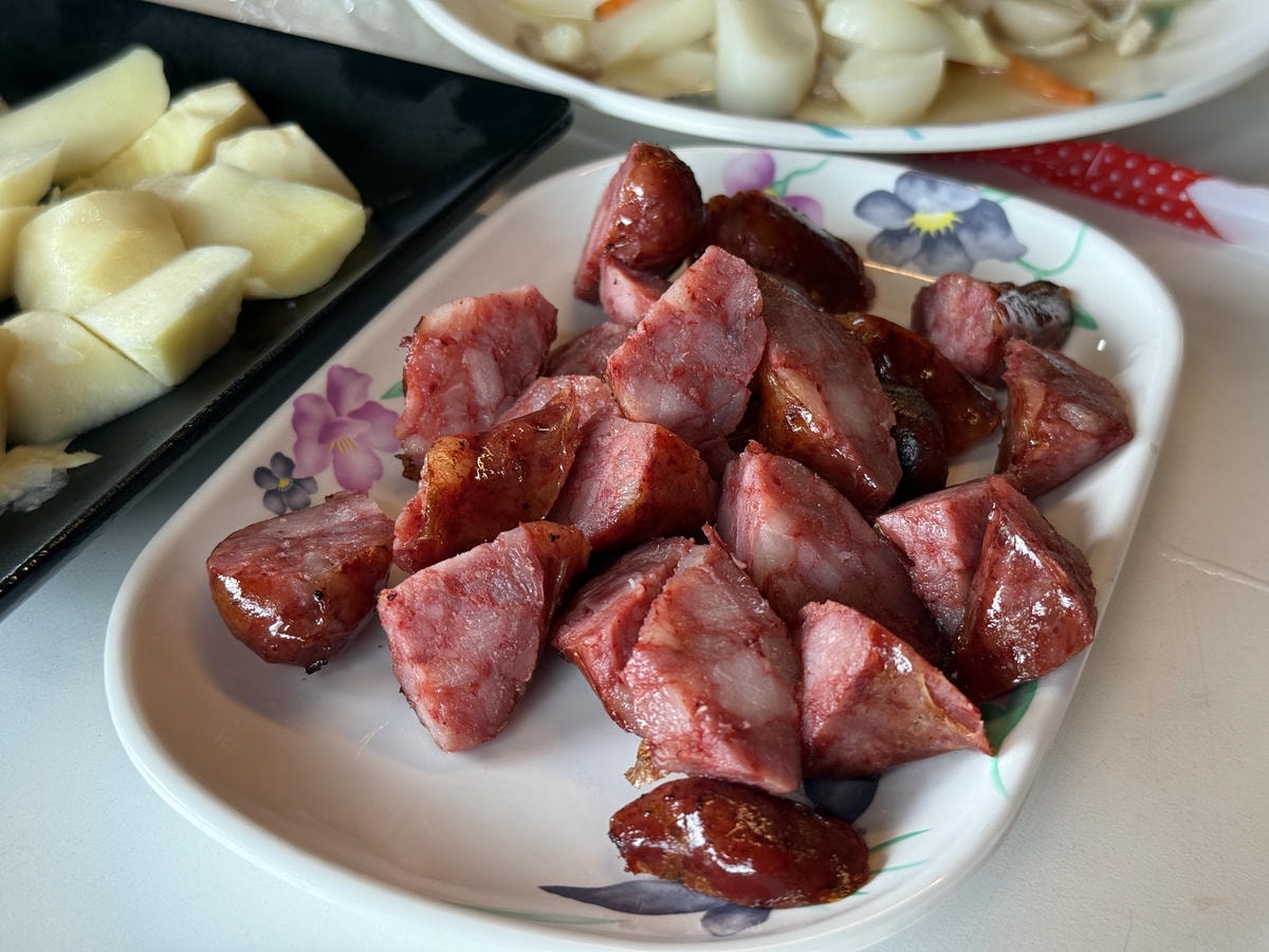 【老礦工食堂】金瓜石人氣必吃美食推薦，特色手作年糕堪稱經典，謹遵古法釀造技藝的紅麴酒糟！