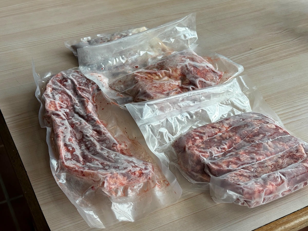 【老礦工食堂】金瓜石人氣必吃美食推薦，特色手作年糕堪稱經典，謹遵古法釀造技藝的紅麴酒糟！