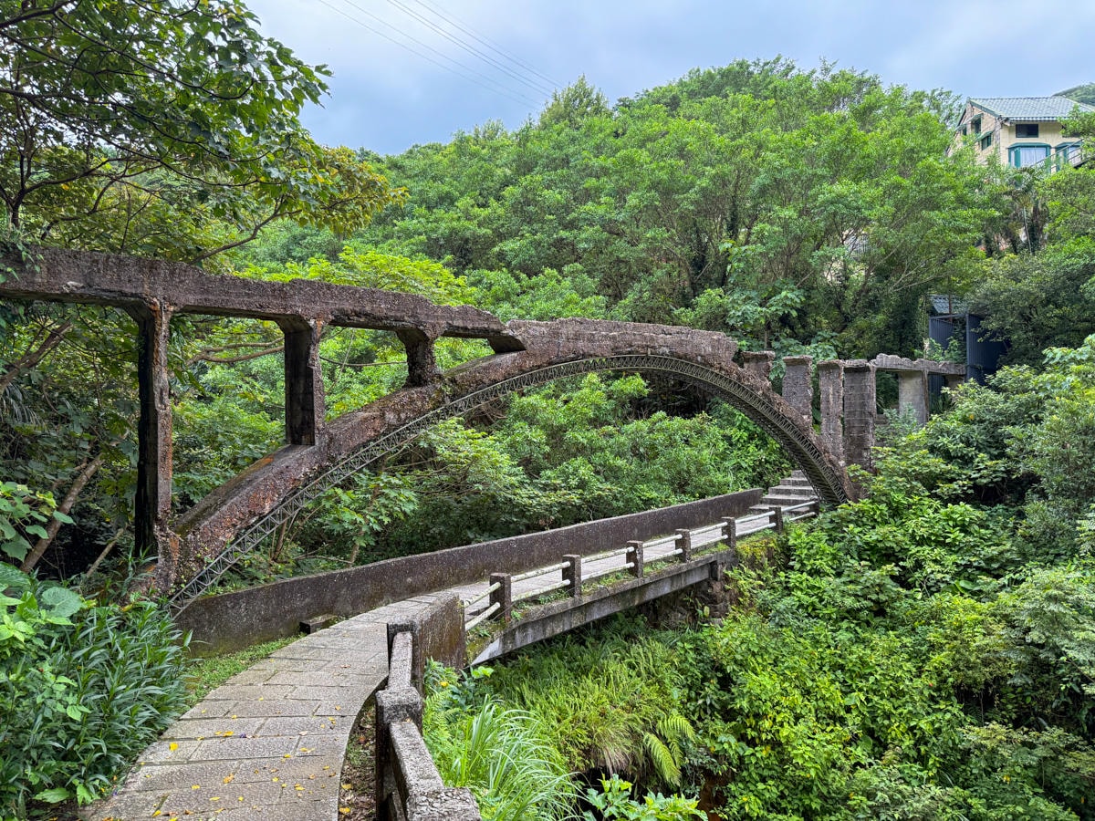 【外九份溪圳橋三層橋】教你怎麼去全台唯一金瓜石三層橋，每年金瓜石迎媽祖遶境必經路線！瑞芳區山林野溪秘境打卡地標！