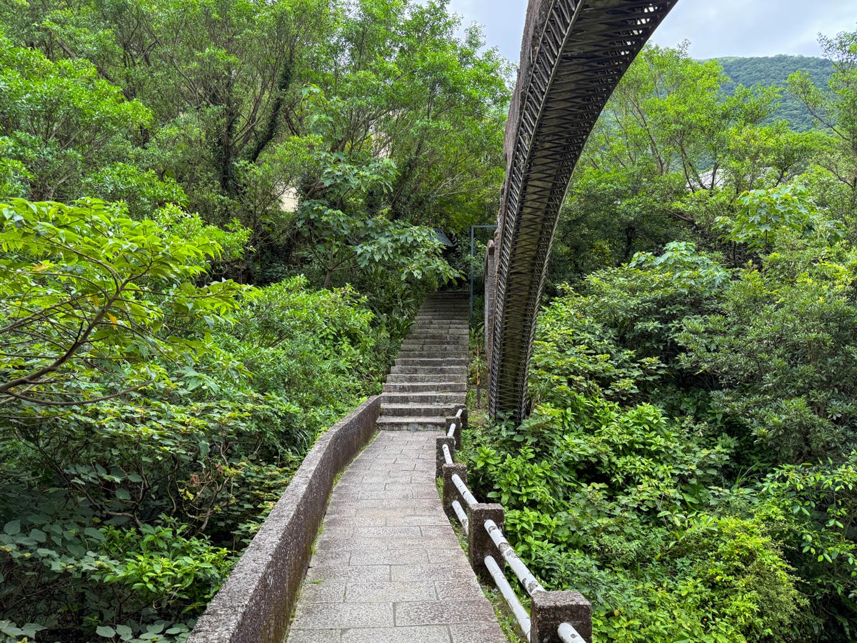 【外九份溪圳橋三層橋】教你怎麼去全台唯一金瓜石三層橋，每年金瓜石迎媽祖遶境必經路線！瑞芳區山林野溪秘境打卡地標！