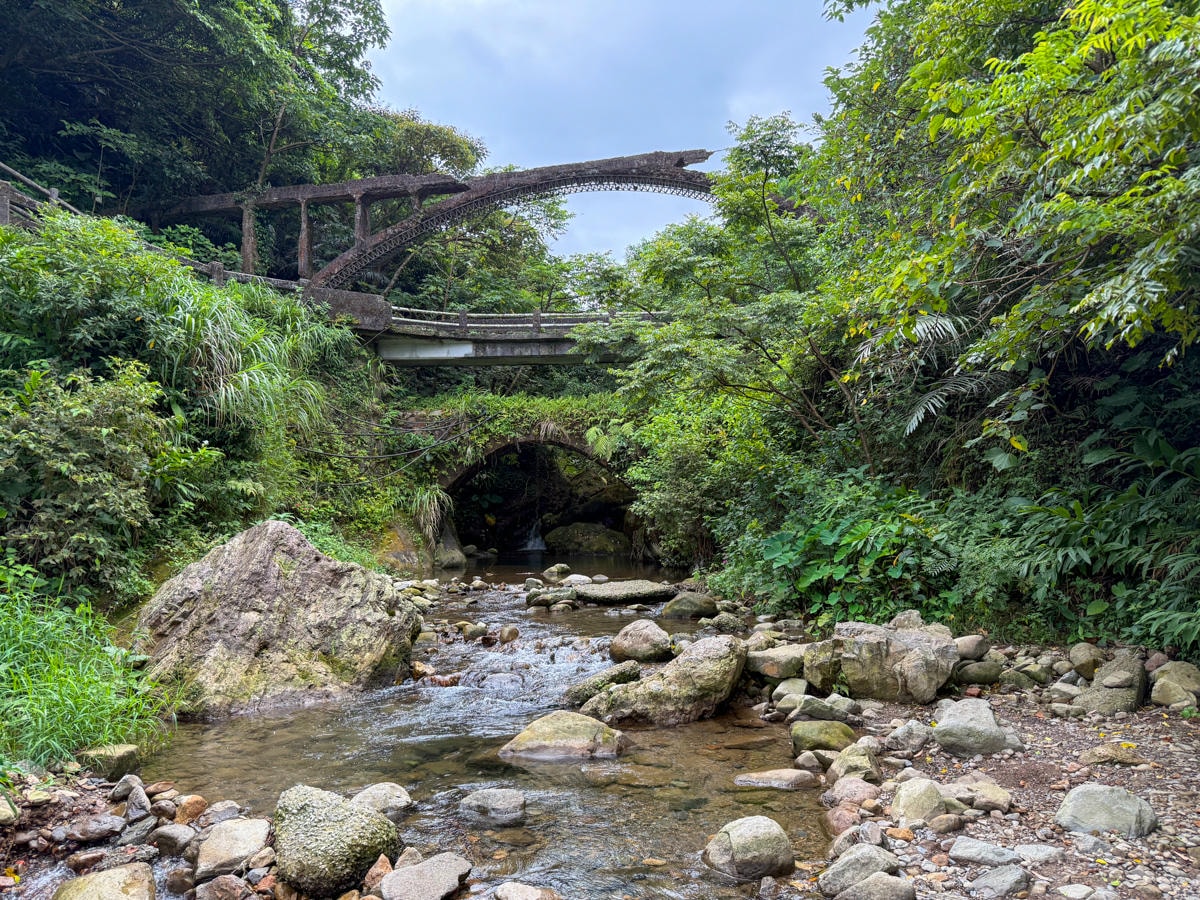 【外九份溪圳橋三層橋】教你怎麼去全台唯一金瓜石三層橋，每年金瓜石迎媽祖遶境必經路線！瑞芳區山林野溪秘境打卡地標！