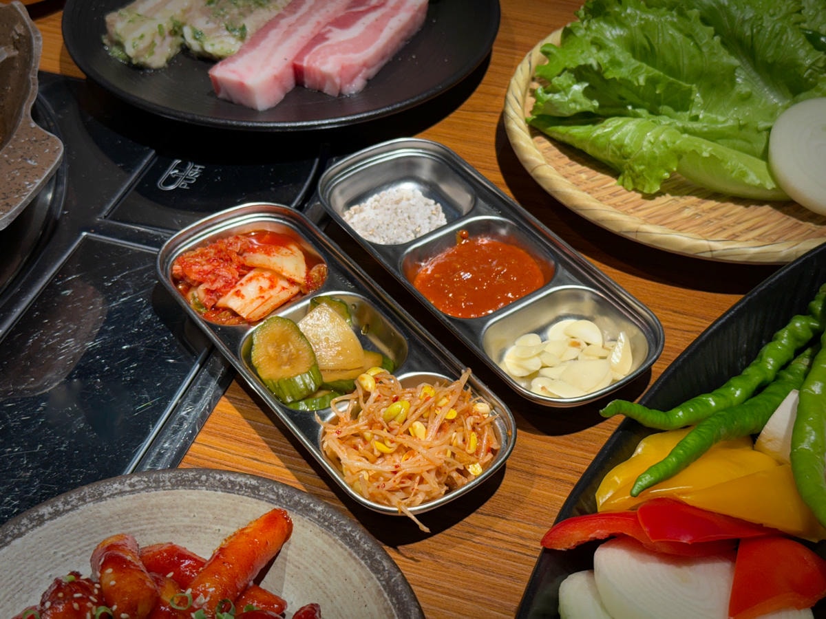 【ABV 韓式餐酒館】板橋車站附近美食餐廳推薦，大啖正宗韓式烤肉、經典韓國料理，內用小菜無限續！