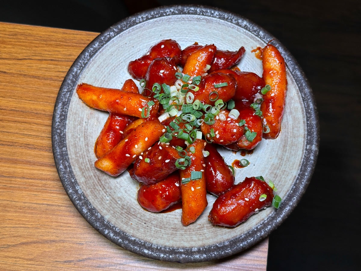【ABV 韓式餐酒館】板橋車站附近美食餐廳推薦，大啖正宗韓式烤肉、經典韓國料理，內用小菜無限續！