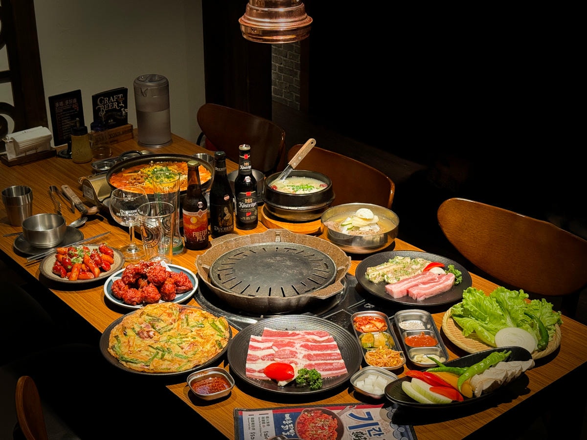 【ABV 韓式餐酒館】板橋車站附近美食餐廳推薦，大啖正宗韓式烤肉、經典韓國料理，內用小菜無限續！
