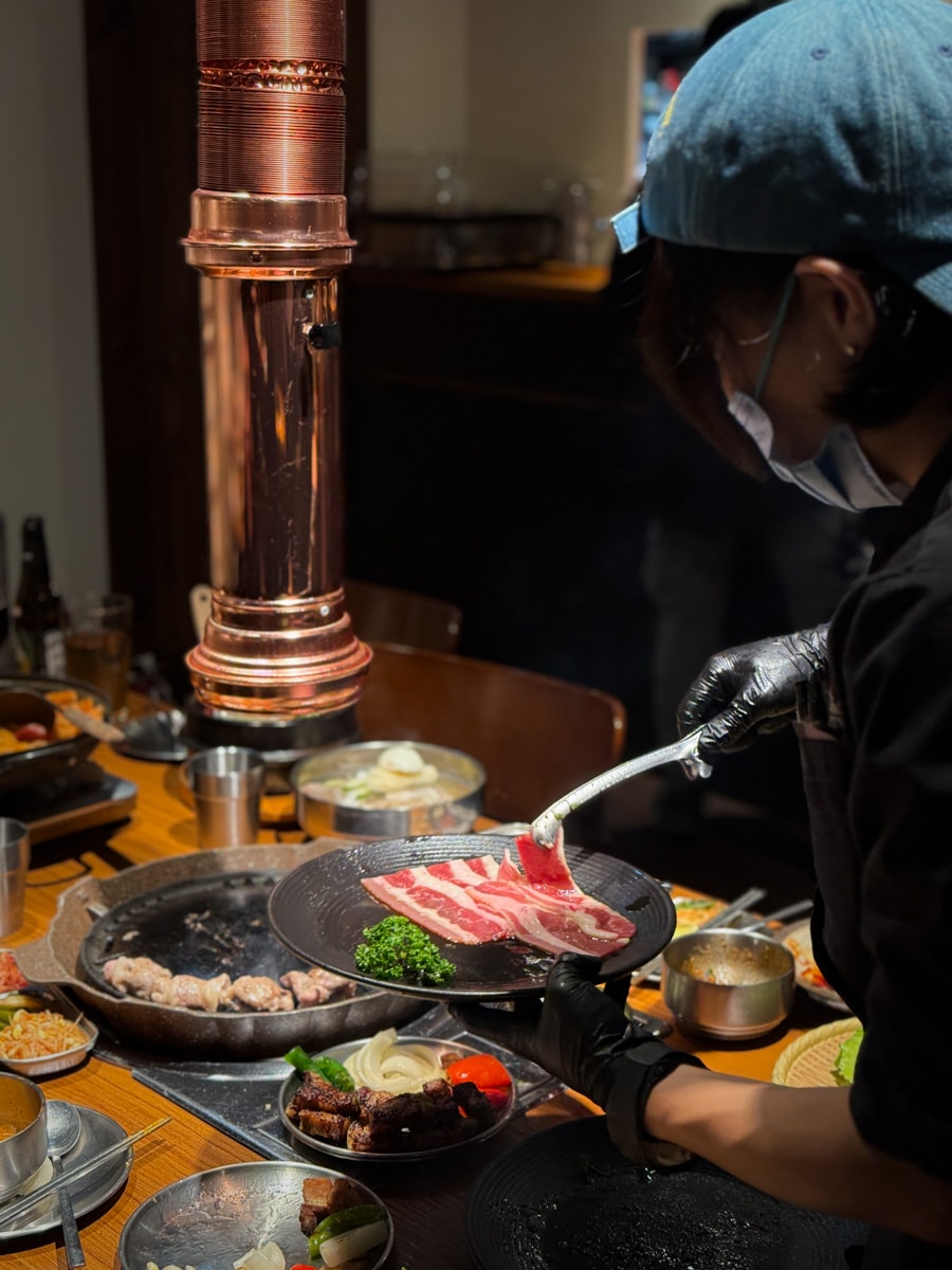 【ABV 韓式餐酒館】板橋車站附近美食餐廳推薦，大啖正宗韓式烤肉、經典韓國料理，內用小菜無限續！