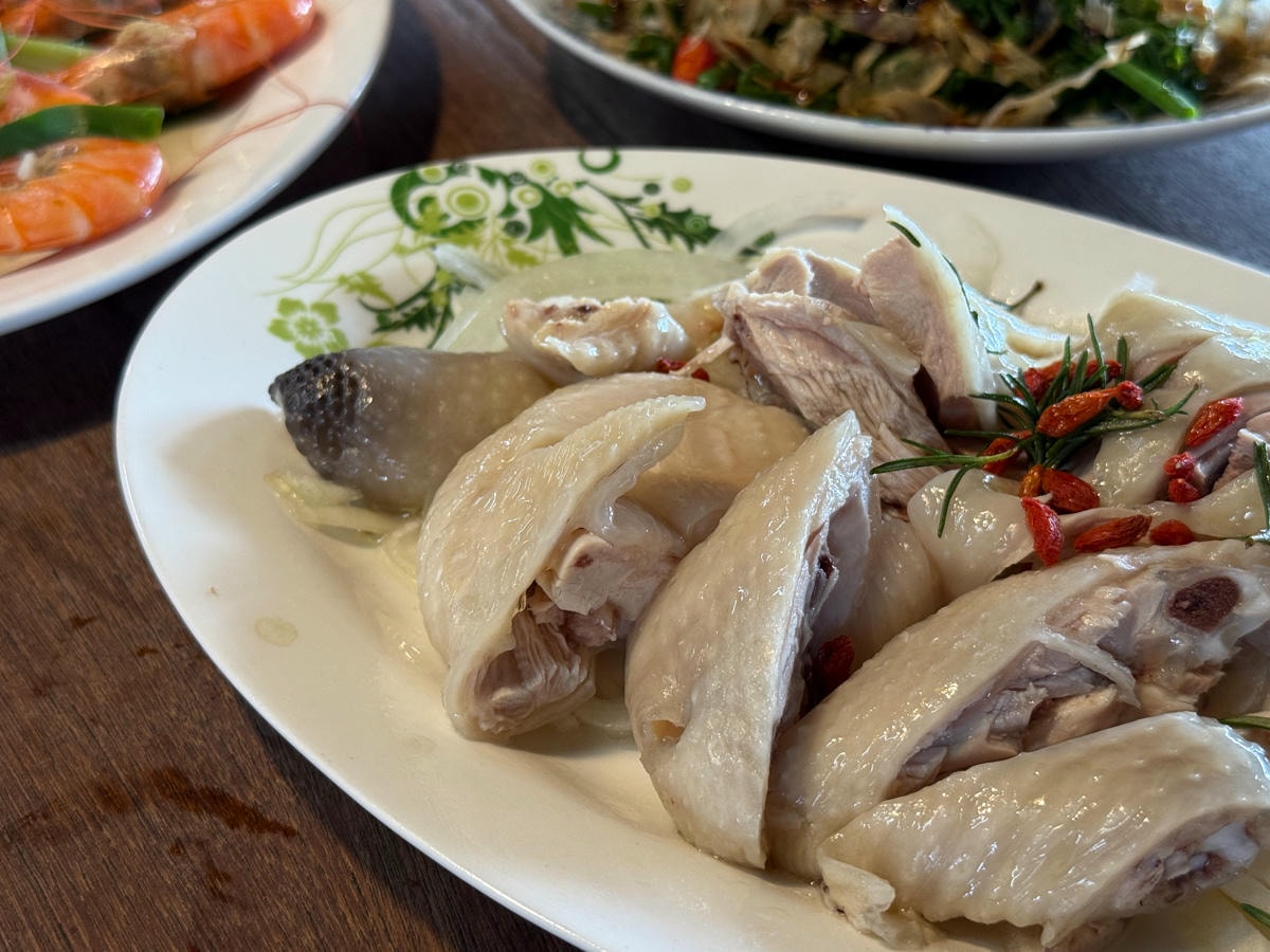 【加蜜園】花蓮赤科山美食餐廳推薦，預約制精緻合菜3000元起，人氣必吃私房無菜單料理！後院必拍金針花海秘境