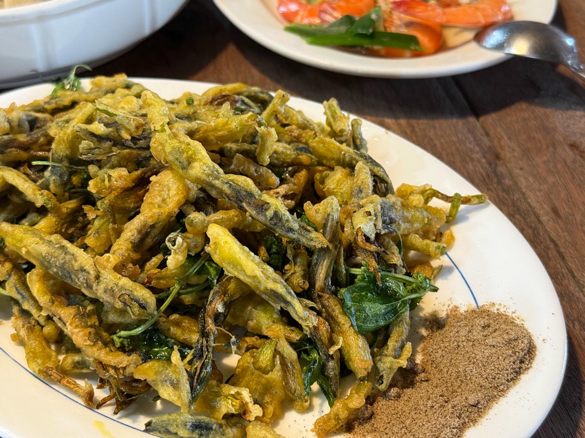 【加蜜園】花蓮赤科山美食餐廳推薦，預約制精緻合菜3000元起，人氣必吃私房無菜單料理！後院必拍金針花海秘境