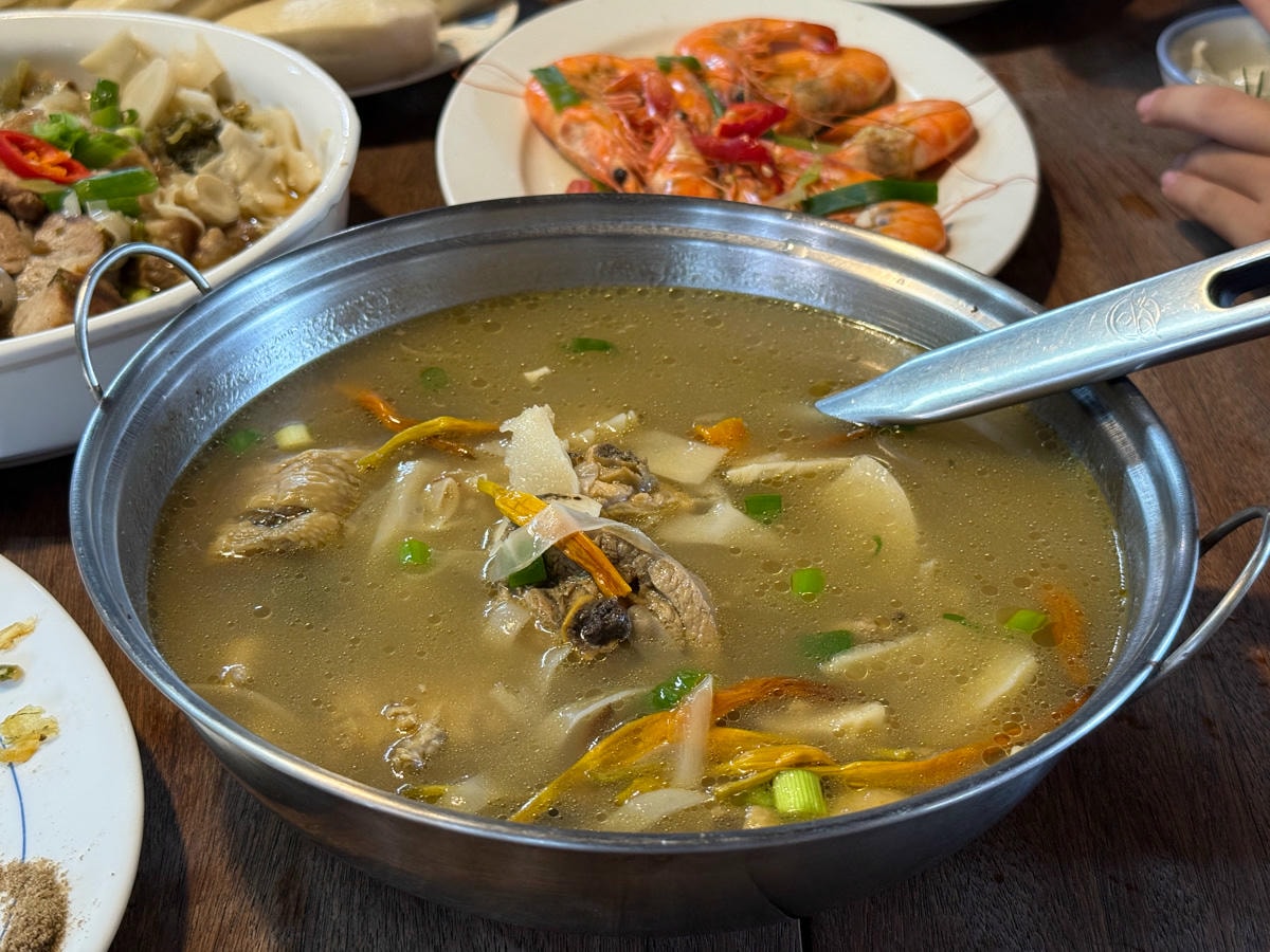 【加蜜園】花蓮赤科山美食餐廳推薦，預約制精緻合菜3000元起，人氣必吃私房無菜單料理！後院必拍金針花海秘境