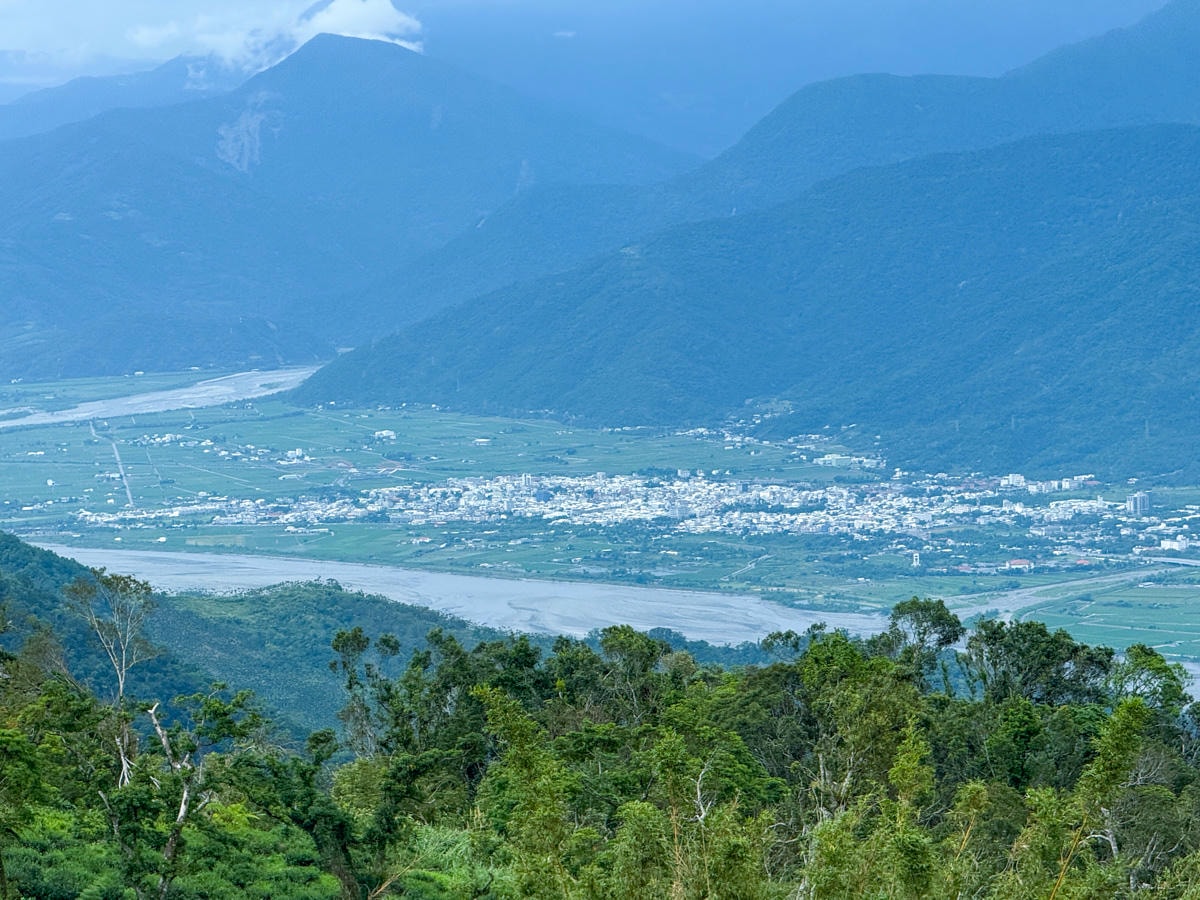 【汪家古厝】花蓮赤科山旅遊景點推薦，獨特木造四合院曬金針，觀景台眺望花東縱谷！