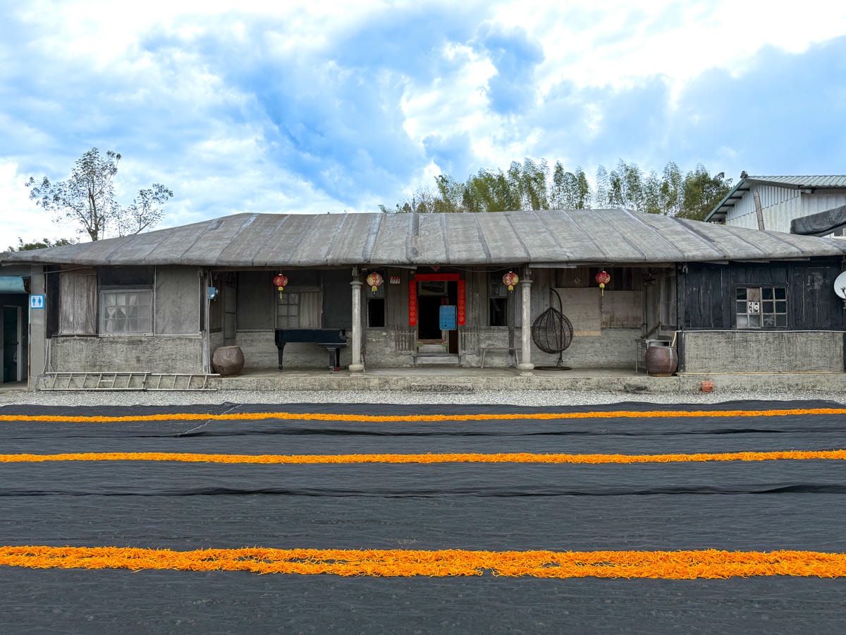 【汪家古厝】花蓮赤科山旅遊景點推薦，獨特木造四合院曬金針，觀景台眺望花東縱谷！