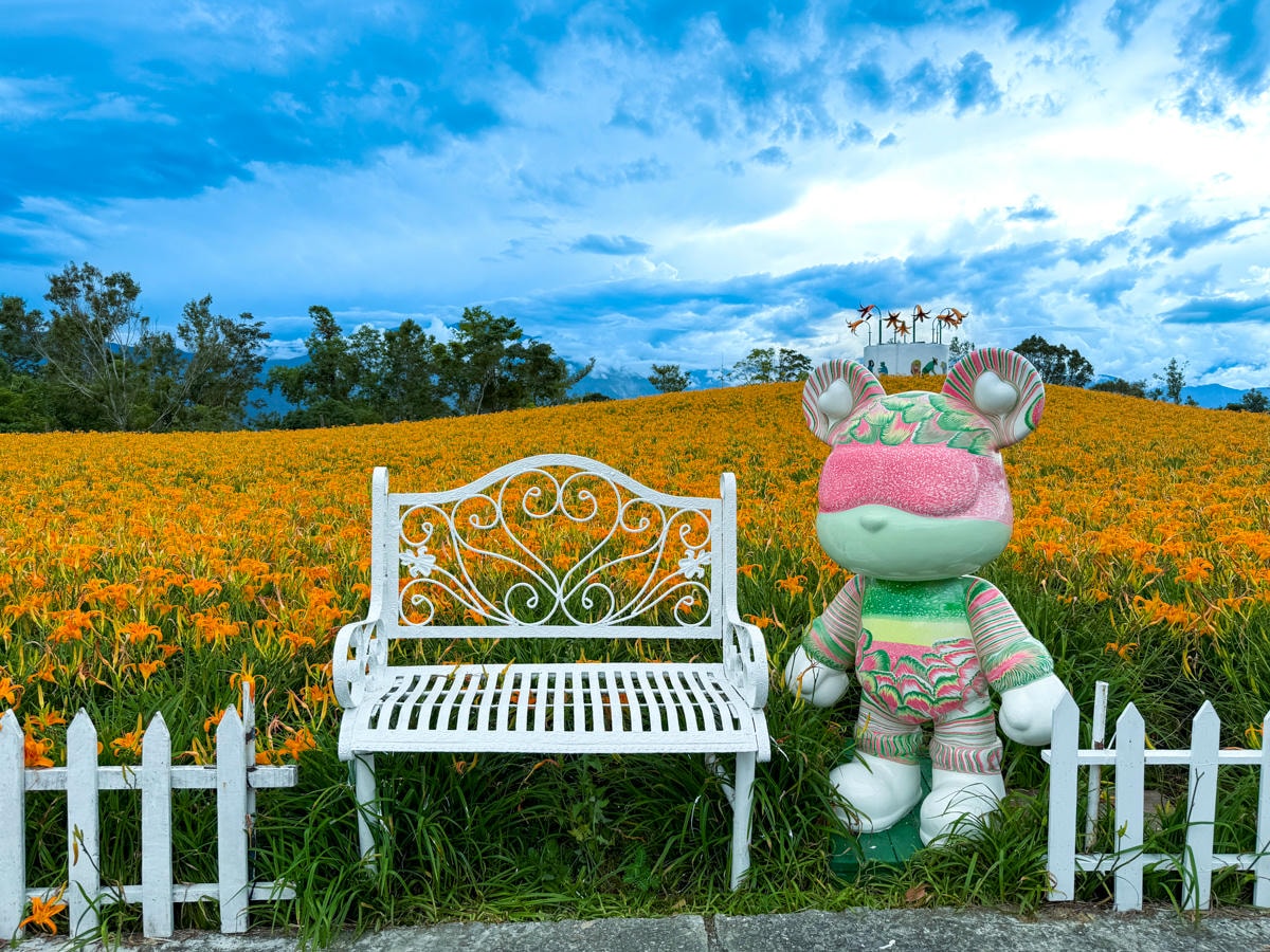 【赤科山林家園休閒農場】花蓮赤科山最美金針花園區推薦,多種裝置藝術拍照打卡地景,金針花季必去的花海地標! - 第14張圖 【赤科山林家園休閒農場】花蓮赤科山最美金針花園區推薦,多種裝置藝術拍照打卡地景,金針花季必去的花海地標!