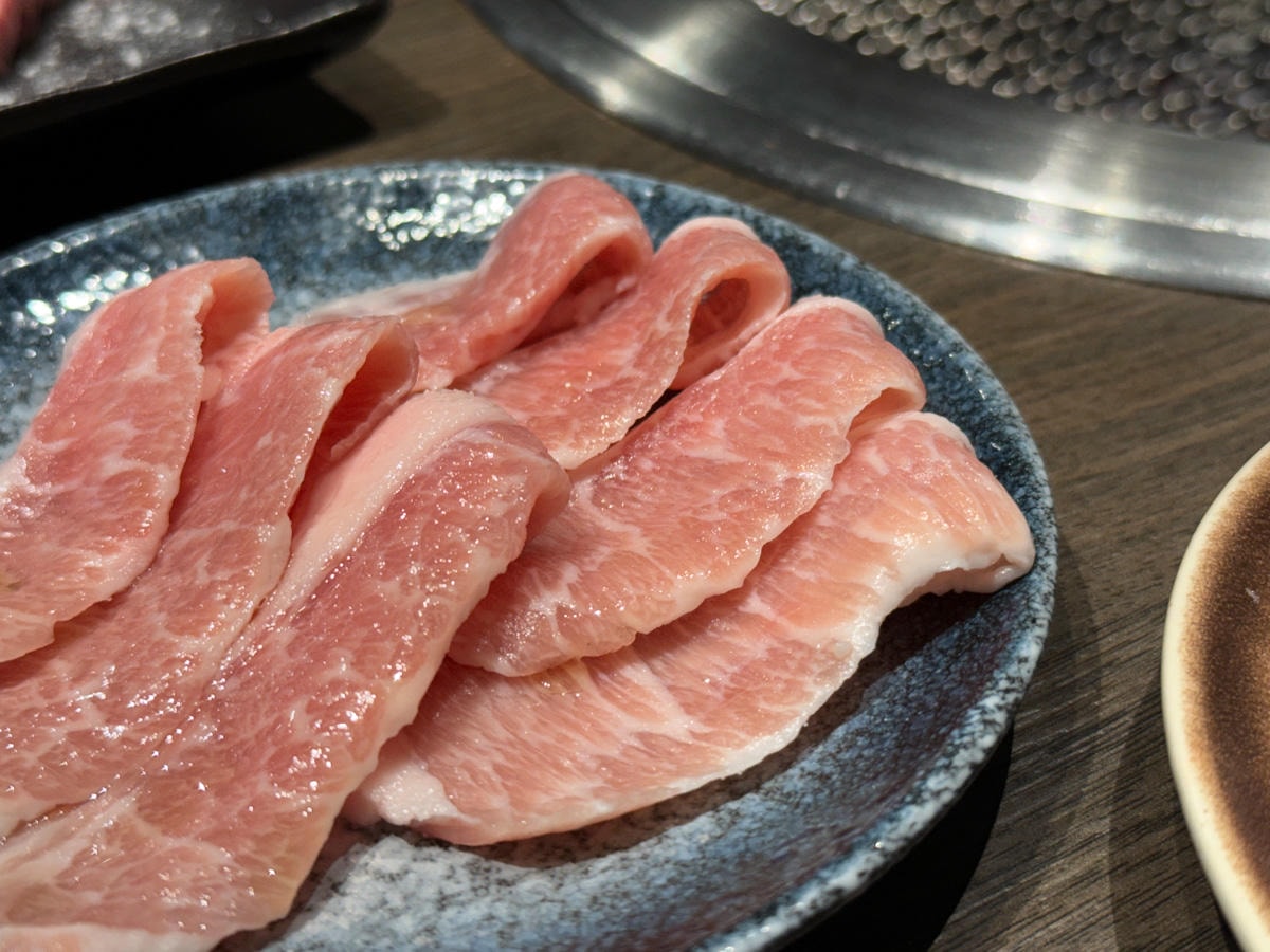 【路易奇電力公司 景安電廠】中和景安燒肉餐廳美食推薦，1570元起大啖精緻套餐，必吃頂級A5手切和牛！