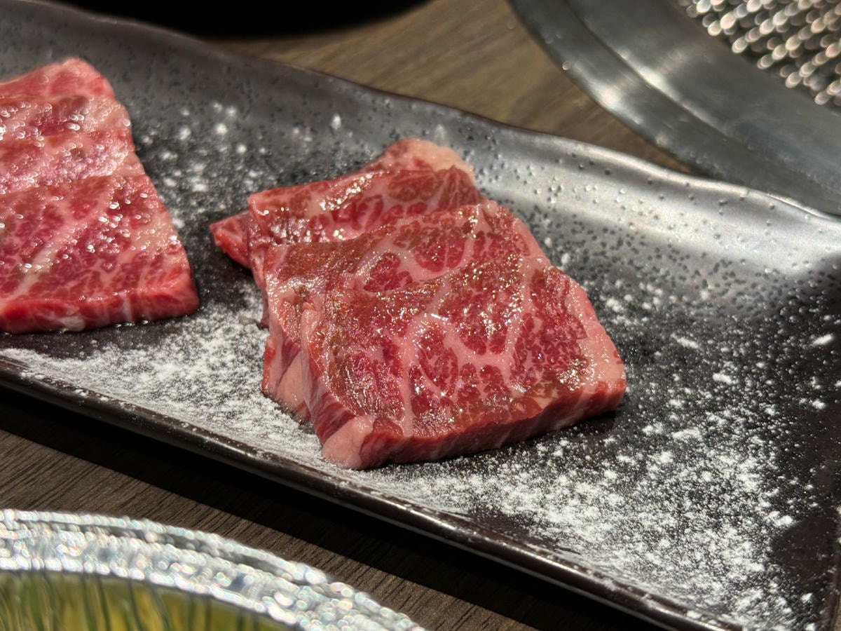 【路易奇電力公司 景安電廠】中和景安燒肉餐廳美食推薦，1570元起大啖精緻套餐，必吃頂級A5手切和牛！